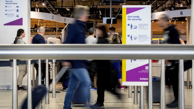 Douanepersoneel vindt op Schiphol drugs op de gekste plekken: 'Van bloemensteeltjes tot pindakaas'