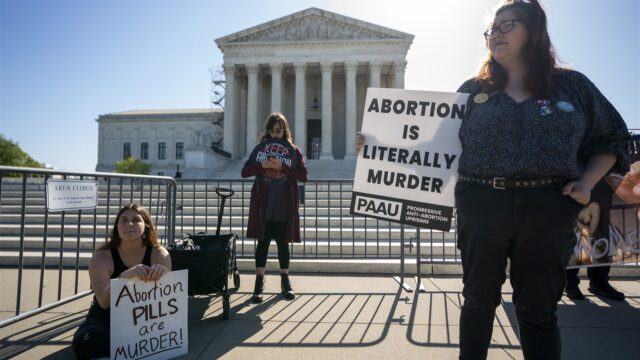 Amerikanen voeren verhitte juridische strijd om abortuspillen