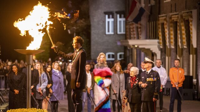 Bevrijdingsvuur ontstoken in Wageningen, estafettelopers vertrokken