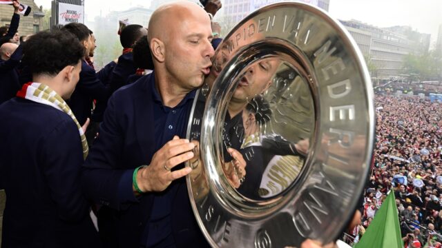 Nieuw boek over de triomftocht van Feyenoord onder Arne Slot: 'Wij gáán winnen...'