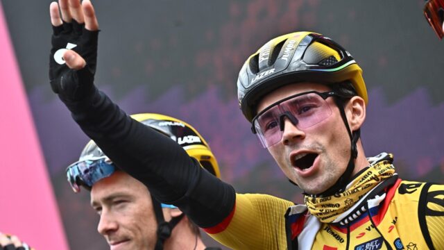 Giro d'Italia: donderwolken en regen, maar voor Roglič en Jumbo-Visma breekt de zon door