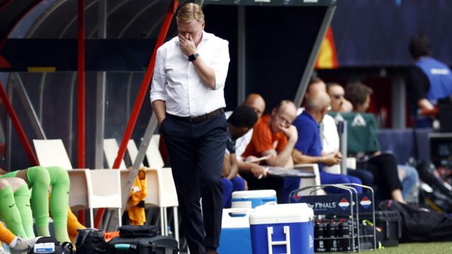'Koeman moet doorselecteren in achterhoede Oranje'