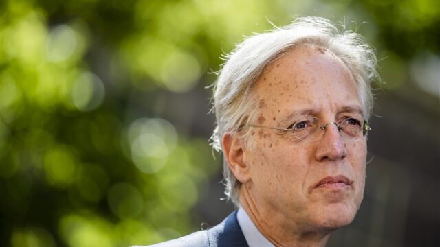 Onderwijsminister Dijkgraaf kritisch op de term pechgeneratie: 'Er zijn ook dingen die deze generatie mee heeft'