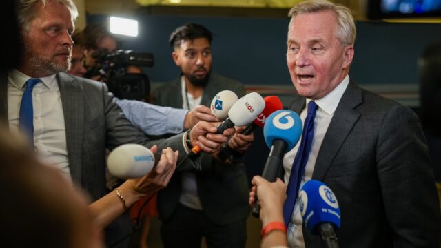 Demissionair staatssecretaris Van den Burg tegen Kamer: verklaar spreidingswet niet controversieel