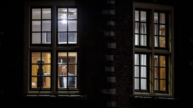 Mark Rutte vertrekt uit de politiek: 'Anders wordt hij een sta-in-de-weg'