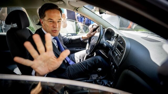 Stand.nl: 'Rutte moet direct terugtreden'