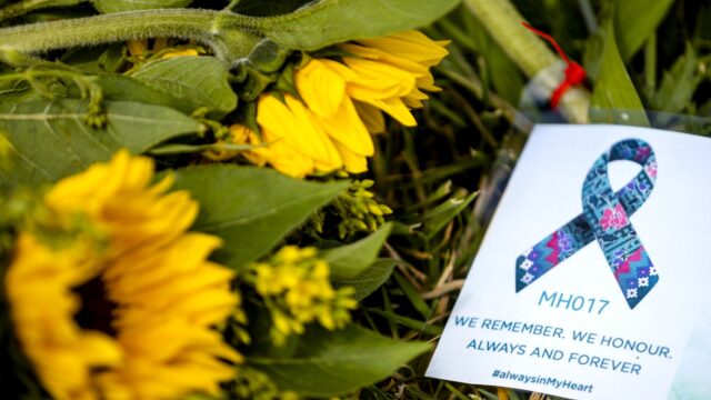 MH17-nabestaanden na 10 jaar nog steeds veel vragen: 'Gerechtigheid zullen we nooit krijgen'