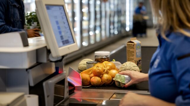 Vraag naar voedselhulp van Rode Kruis in Nederland stijgt: 'Meer mensen hebben hulp nodig'