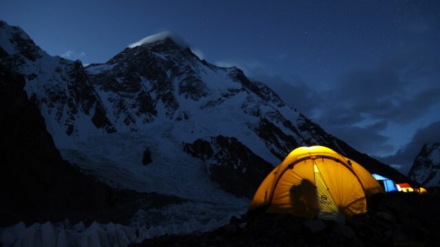 K2 is een 'bucketlistklim' geworden maar één op vier klimmers overleeft het niet