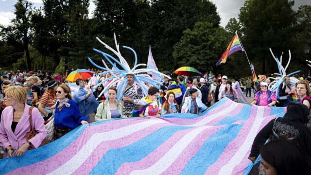 Honderden Nederlandse trans personen zoeken zorg in buitenland door wachtlijsten