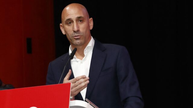 Spaanse bondsvoorzitter weigert op te stappen: 'De regering had dit niet verwacht'