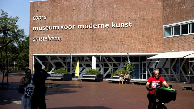 Wie is de miljonair die het Cobra Museum wil redden?