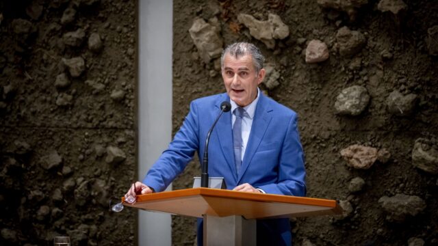 GL/PvdA wil meer mensen aan het werk bij de overheid en in de zorg, maar zijn die mensen er wel?
