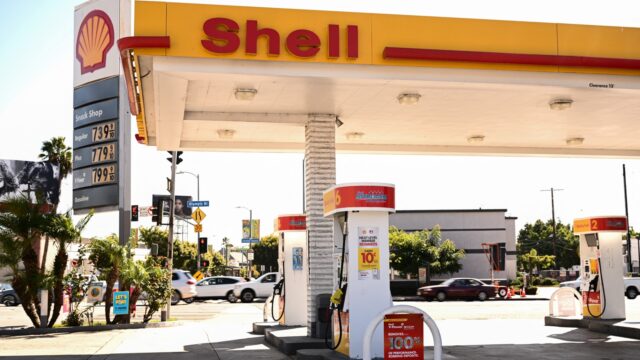 Hogere prijs aan de pomp door importtarieven Trump? Shell-topman reageert
