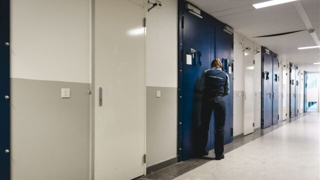 Stand.nl: 'Personeelstekort mag nooit de reden zijn voor het niet uitzitten van een gevangenisstraf'