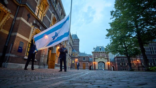 Waarom burgemeester Jos Wienen de Israëlische vlag wél uithing