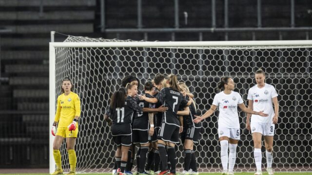 Ajax-trainer Suzanne Bakker na 6-0 winst op Zürich: 'Hele grote stap gezet'