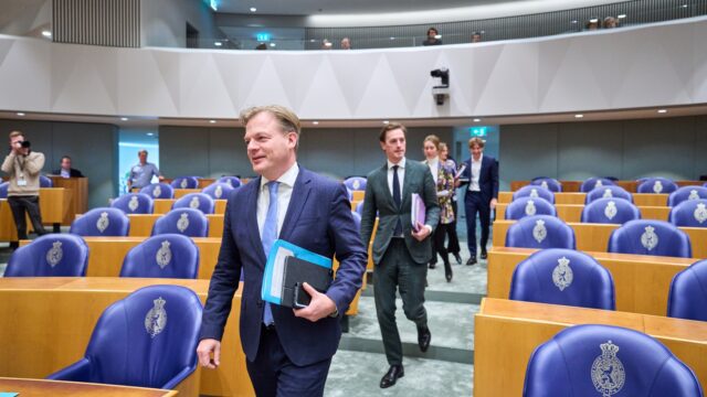 Politiek: 'Den Haag is een moeras waar je steeds verder in wegzakt'
