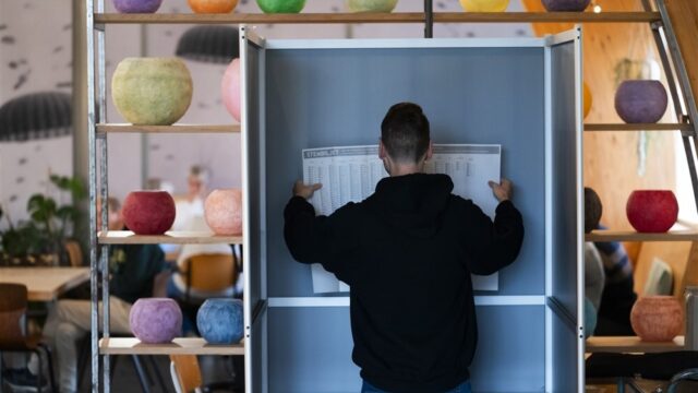 Stand.nl: 'Waarom zweeft u nog?'