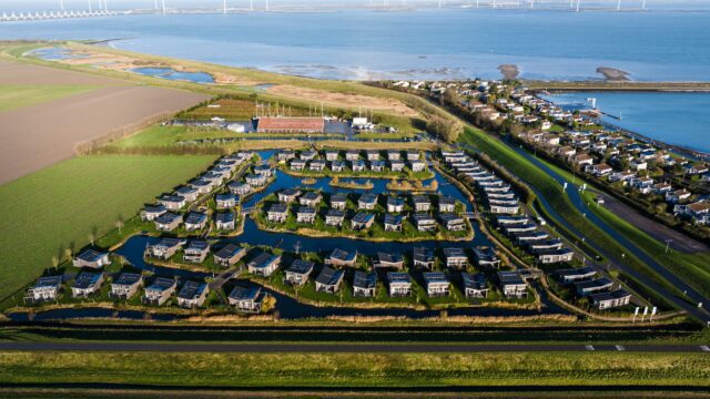Steeds meer 'verroompottisering' aan de Zeeuwse kust: 'Mensen worden provincie uitgejaagd'