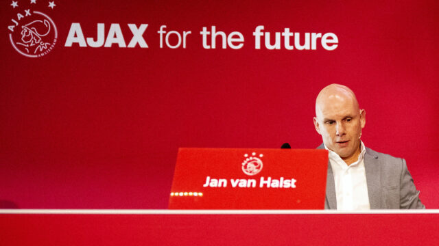 Jan van Halst blikt terug op roerige periode bij Ajax: 'Had later in moeten stappen'