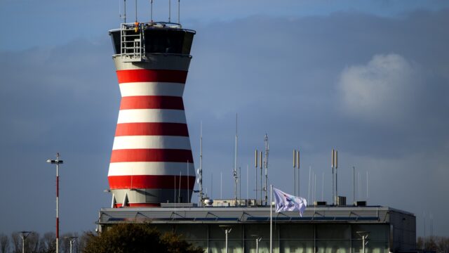 Demissionair minister negeert Kamer over besluit Lelystad Airport