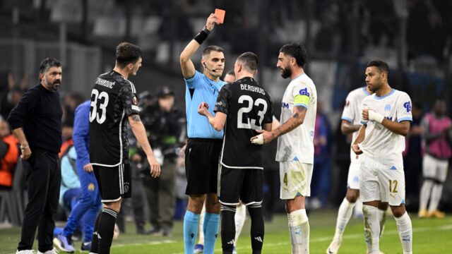 Ajax probeert test regels tijdens Future Cup: wordt voetbal er leuker van?