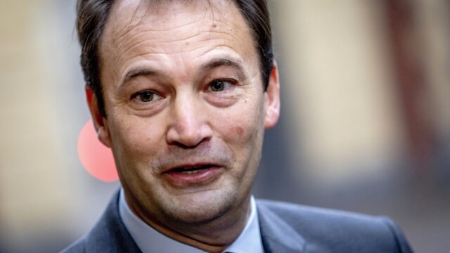 Demissionair minister Van Leeuwen: Nederland trekt 5 miljoen uit voor VN-missie Kaag