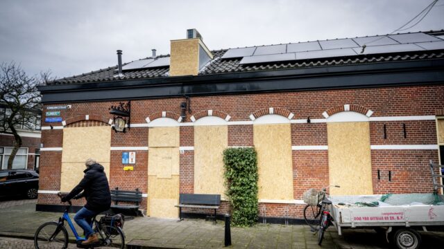 Burgemeester Vlaardingen over aanslagen bij woning loodgieter: 'Onderste steen is nog niet boven'