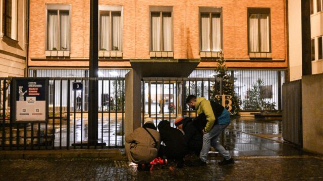 Wat is de situatie in Praag na de schietpartij?