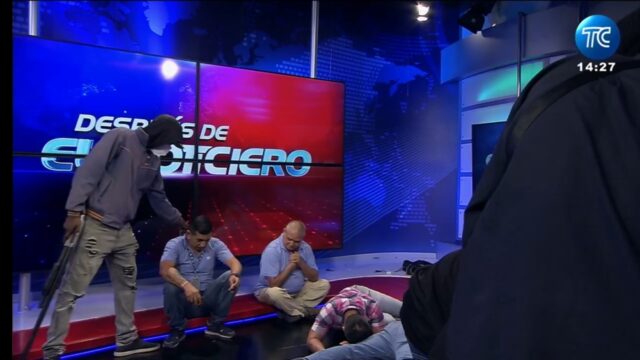 Gewapende mannen dringen tv-studio binnen: 'Totale chaos in Ecuador'