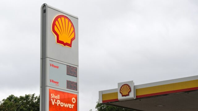 Shell zwakt milieudoelen af, directeur toch optimistisch over klimaatprestaties