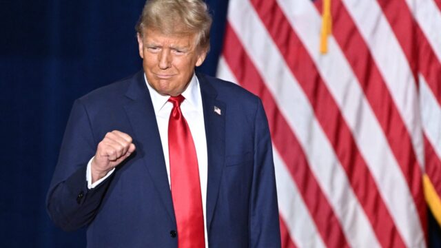 Trump heeft het moeilijk: 'Hij is nu ineens de oude man'