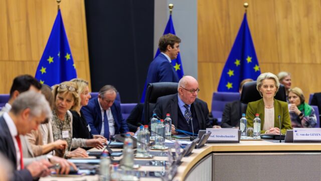 Von der Leyen in gesprek met boerensector: 'Dialoog onlosmakelijk verbonden met Europese verkiezingen'