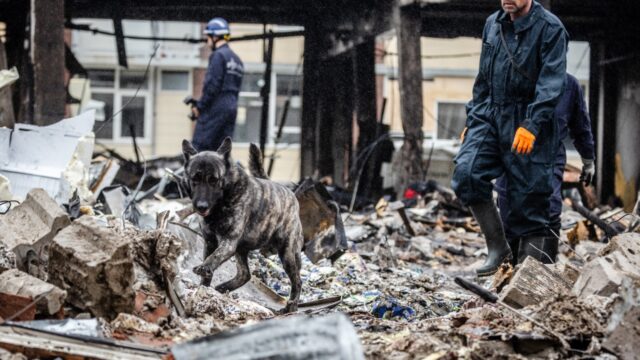 Duurt nog 'geruime tijd' voordat politie pand Rotterdam kan ingaan, bewoners komen bijeen