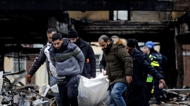 Familie haalt lichaam Kamran (43) onder puin in Rotterdam