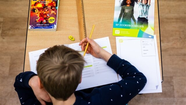 Stand.nl: 'We moeten terug naar één doorstroomtoets voor alle basisschoolleerlingen'