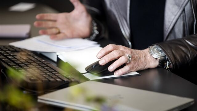 Stand.nl: 'Meer bewegen op werk moet verplicht worden'