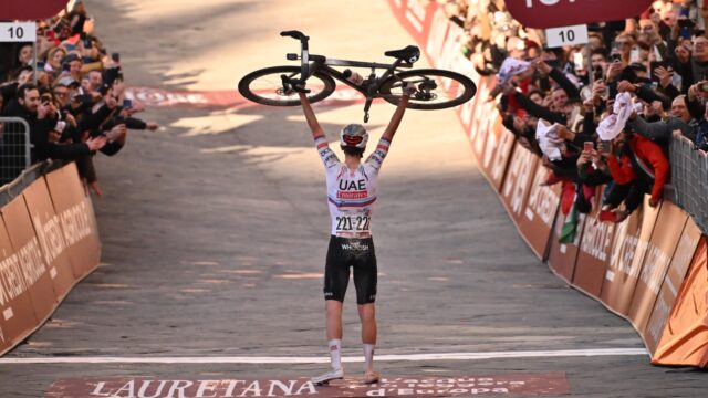 Bureau Sport Podcast: 'Wielrennen is een vechtsport geworden'