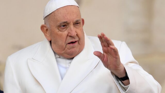 Waarom maakt Paus Franciscus zo vaak een diplomatieke uitglijder?
