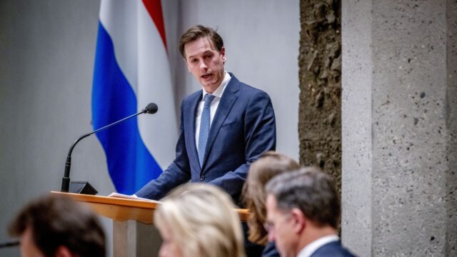 Volt: Eerst EU democratisch, dan Europees leger