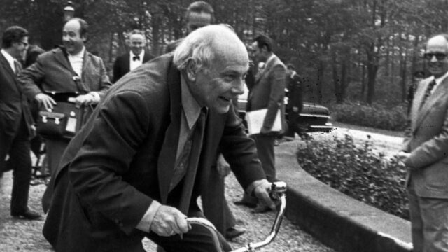 Podcast De Dag: wat kan Jetten leren van Den Uyl over olie?