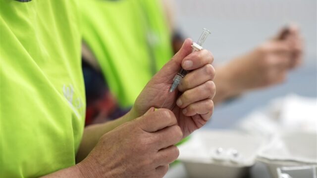Stand.nl: 'We moeten alles op alles zetten om vaccinatieweigeraars te overtuigen'
