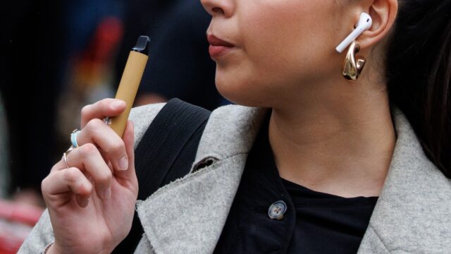 Jongeren minder positief over eigen gezondheid: roken en vapen meer