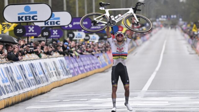 'Als maar drie renners fietsend bovenop de Koppenberg komen, moet je je afvragen of dit wel slim is'