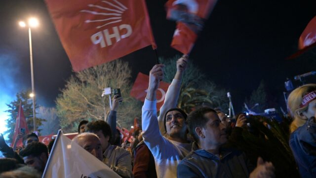 Turkse verkiezingsuitslag schudt Erdoğan wakker