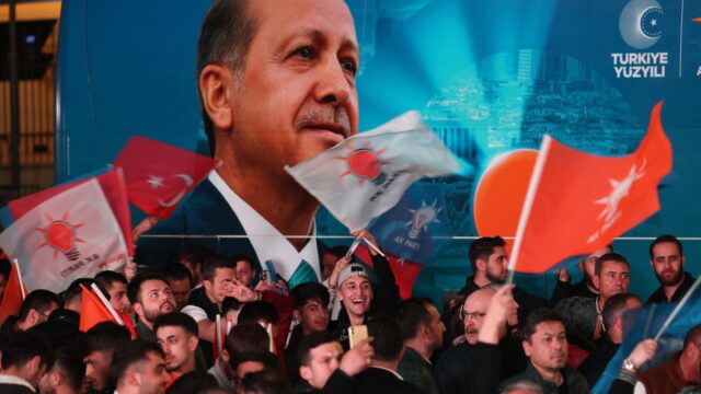 Flink verlies voor Erdoğan in Turkije, oppositie winnaar in lokale verkiezingen