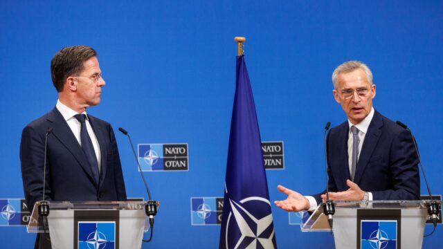 Hoogleraar: verzoek NAVO-baas Stoltenberg om wapens aan Oekraïne is een 'paniekoproep'