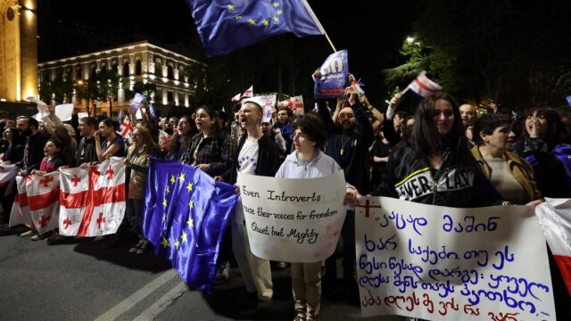 Grote protesten om 'Russische' wet in Georgië