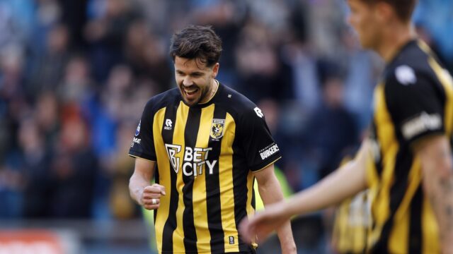 John van den Brom over crowdfunding Vitesse: 'Voetbal verbroedert'